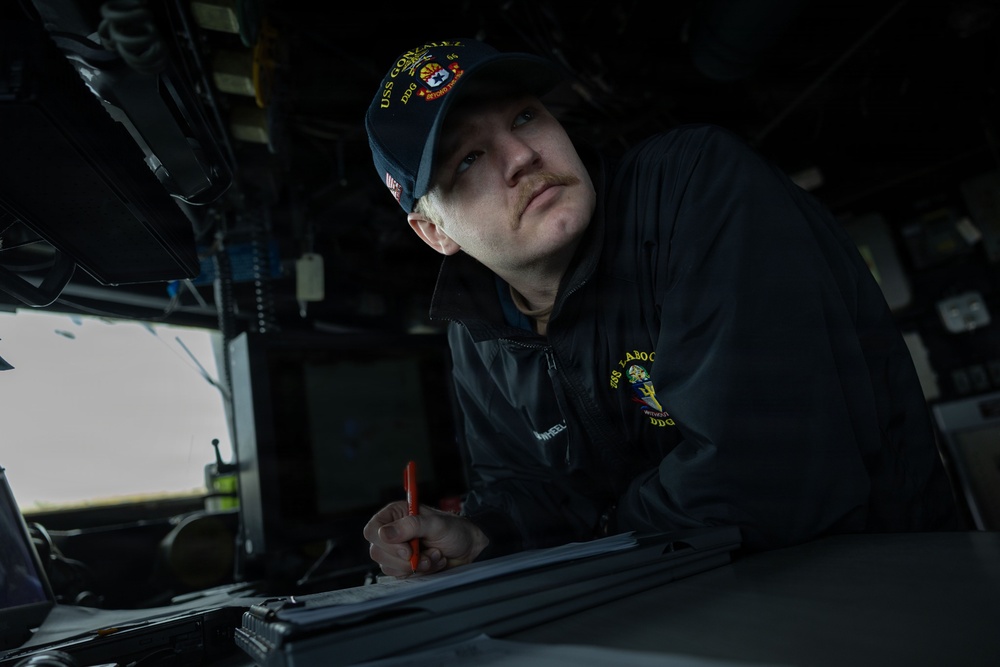 Watch standers aboard the USS Gonzalez (DDG 66)