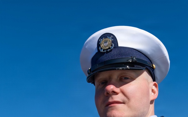 Coast Guardsman receives U.S. citizenship aboard Station Golden Gate motor lifeboat