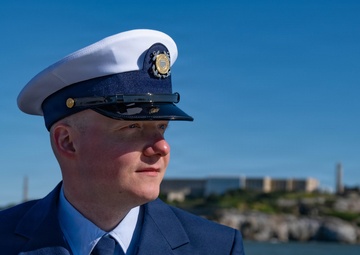 Coast Guardsman receives U.S. citizenship aboard Station Golden Gate motor lifeboat