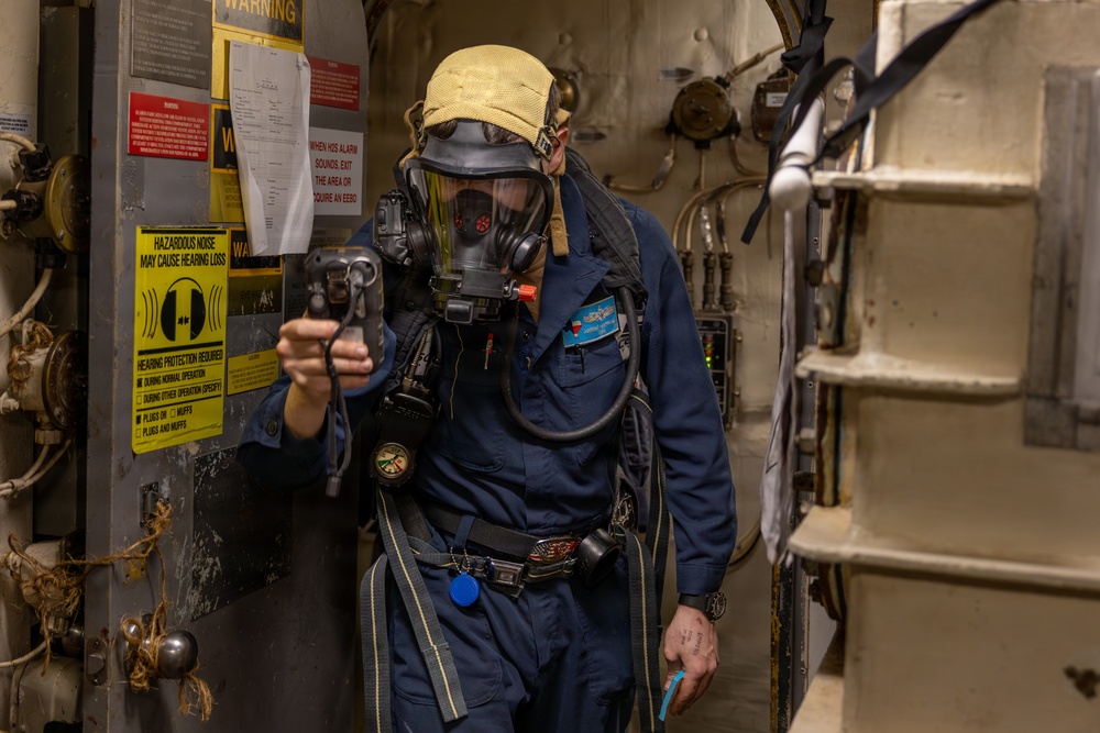 Damage Control Team Drill aboard the USS Gonzalez (DDG 66)