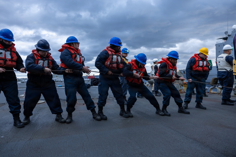 Replenishment-at-Sea aboard the USS Gonzalez (DDG 66)