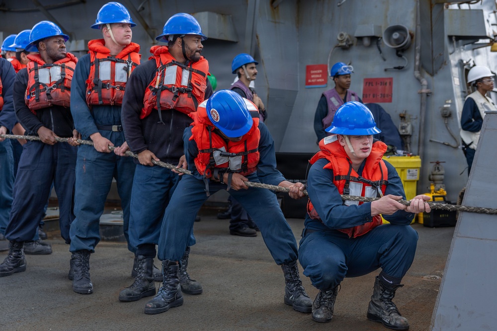 Replenishment-at-Sea aboard the USS Gonzalez (DDG 66)