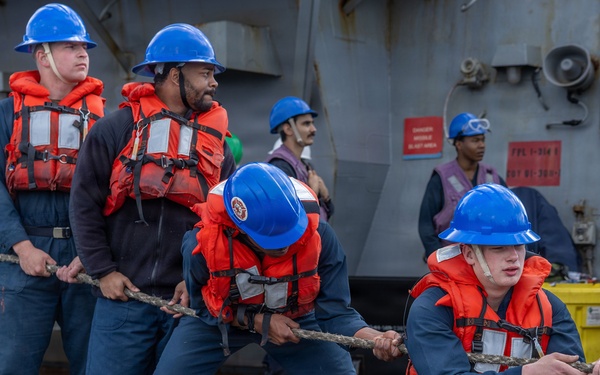 Replenishment-at-Sea aboard the USS Gonzalez (DDG 66)