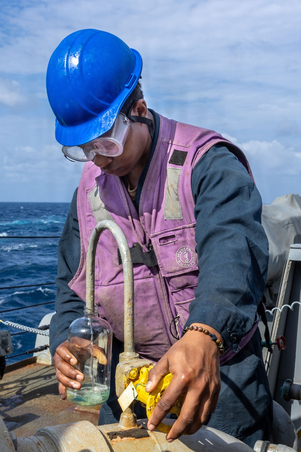 Replenishment-at-Sea aboard the USS Gonzalez (DDG 66)