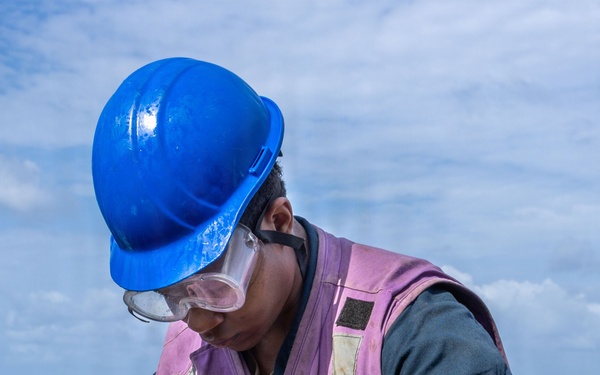 Replenishment-at-Sea aboard the USS Gonzalez (DDG 66)