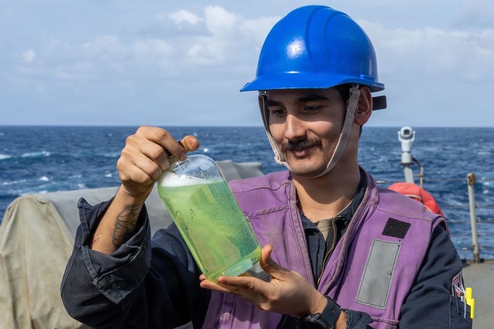 Replenishment-at-Sea aboard the USS Gonzalez (DDG 66)