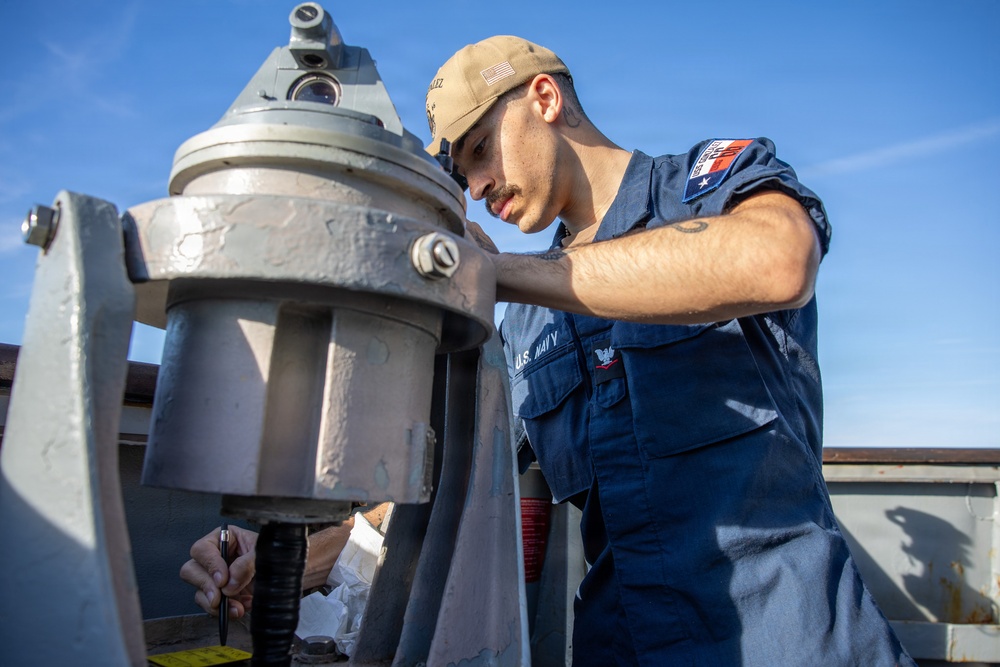 Routine Maintenance Training aboard the USS Gonzalez (DDG 66)