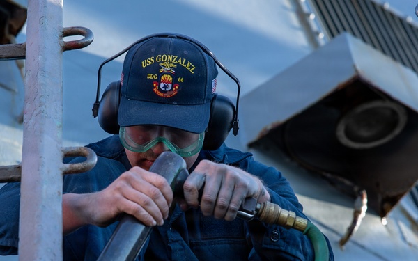 Routine Maintenance Training aboard the USS Gonzalez (DDG 66)