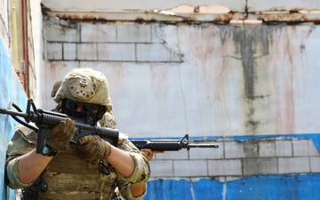 Soldiers react to contact during Best Squad