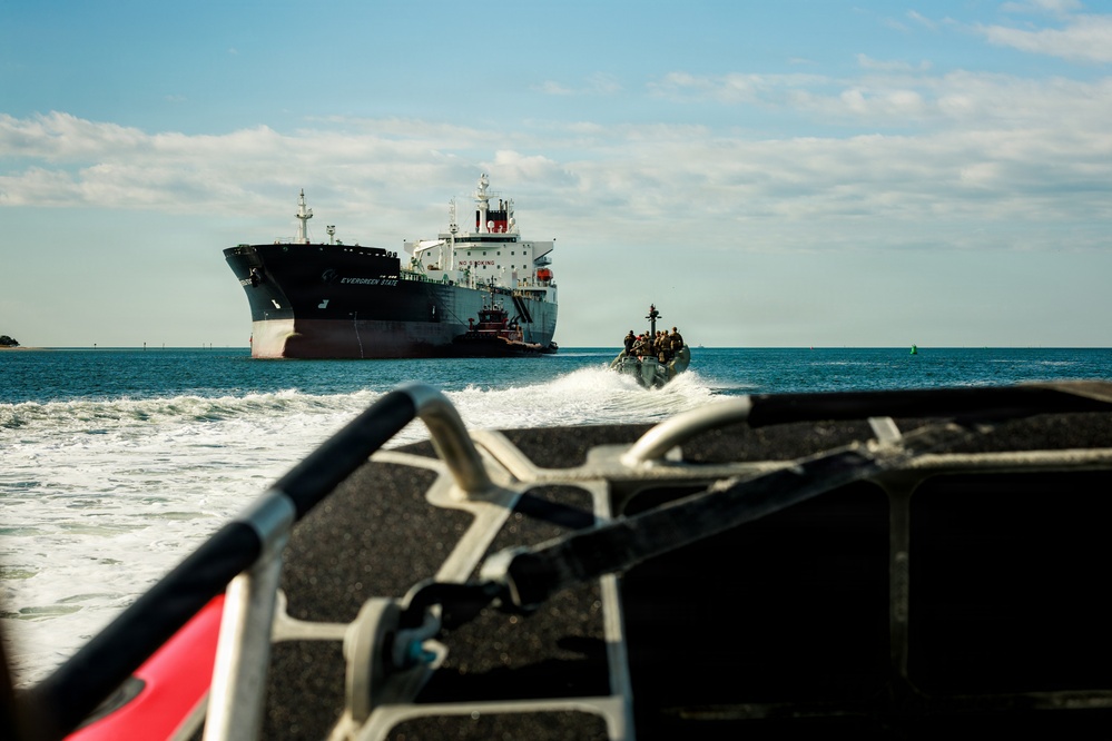 4th AABn Marines Conduct Littoral Craft Training