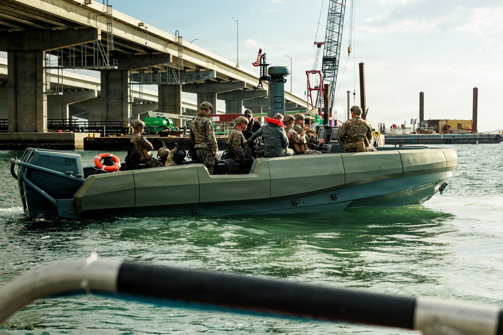 4th AABn Marines Conduct Littoral Craft Training