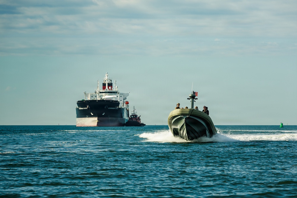 4th AABn Marines Conduct Littoral Craft Training