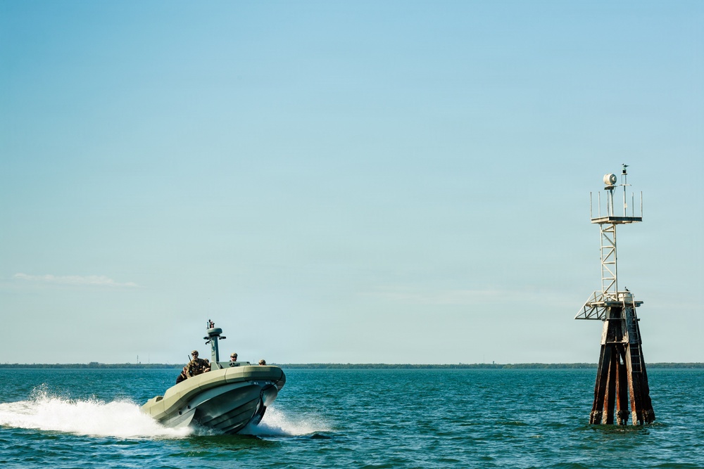 4th AABn Marines Conduct Littoral Craft Training