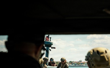 4th AABn Marines Conduct Littoral Craft Training