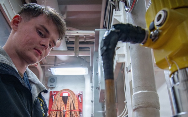 USS New Orleans (LPD 18) Conducts Daily Operations