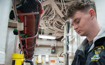 USS New Orleans (LPD 18) Conducts Daily Operations