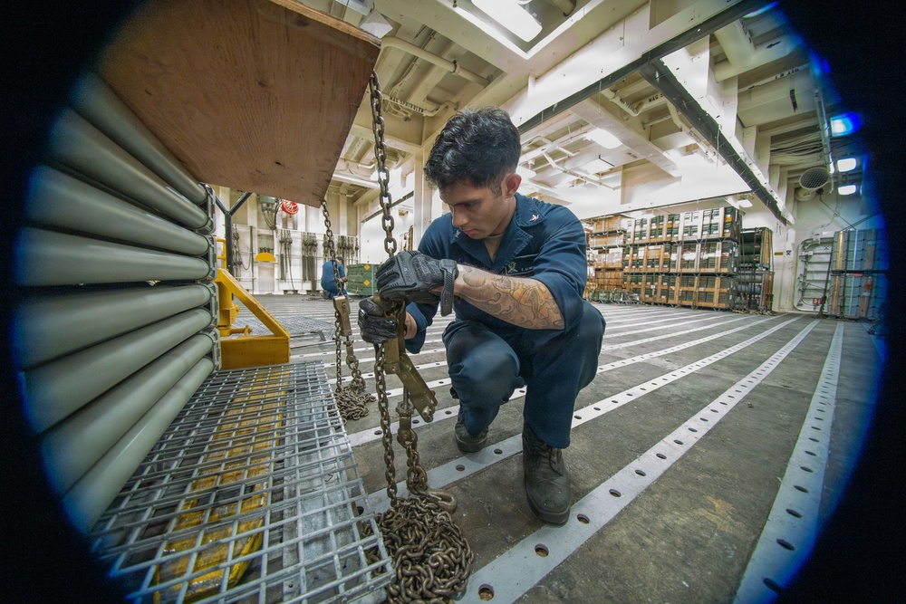 USS New Orleans (LPD 18) and Marine Medium Tiltrotor Squadron (VMM) 265 (Rein.) Conduct Routine Operations