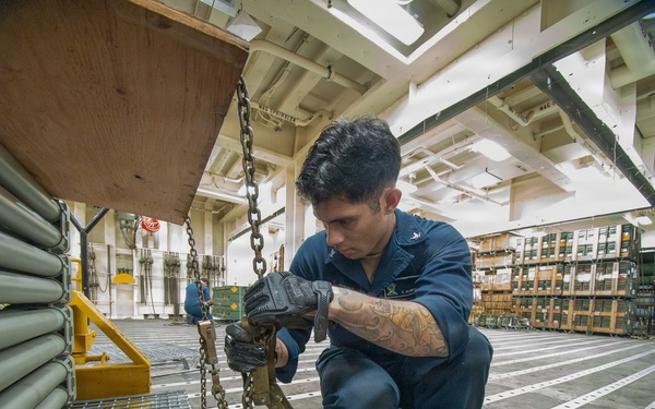 USS New Orleans (LPD 18) and Marine Medium Tiltrotor Squadron (VMM) 265 (Rein.) Conduct Routine Operations