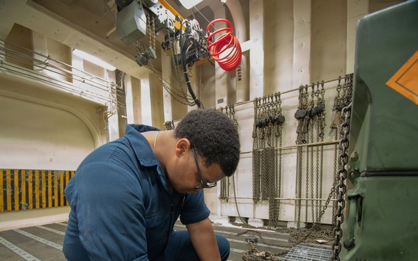 USS New Orleans (LPD 18) and Marine Medium Tiltrotor Squadron (VMM) 265 (Rein.) Conduct Routine Operations