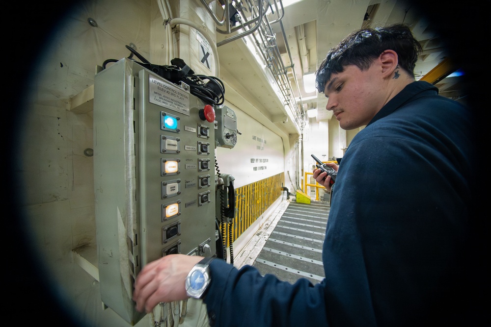 USS New Orleans (LPD 18) and Marine Medium Tiltrotor Squadron (VMM) 265 (Rein.) Conduct Routine Operations