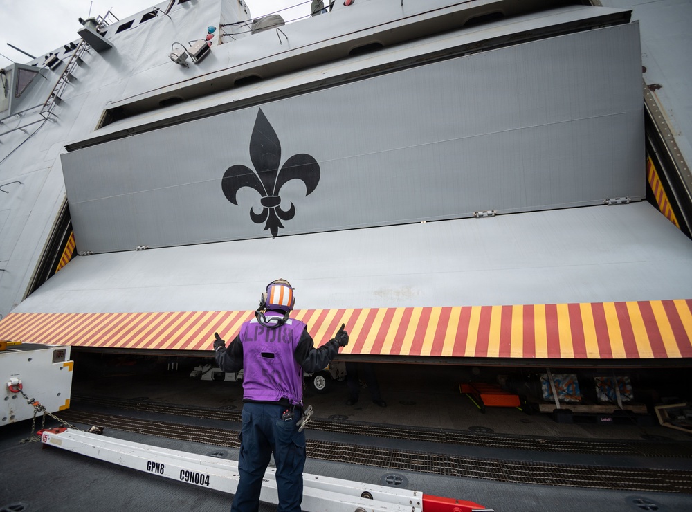 USS New Orleans (LPD 18) and Marine Medium Tiltrotor Squadron (VMM) 265 (Rein.) Conduct Routine Operations