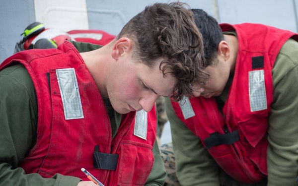 USS New Orleans (LPD 18) and Marine Medium Tiltrotor Squadron (VMM) 265 (Rein.) Handle Aviation Ordnance