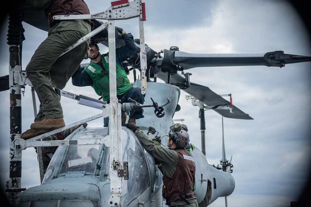 USS New Orleans (LPD 18) and Marine Medium Tiltrotor Squadron (VMM) 265 (Rein.) Conduct Routine Operations