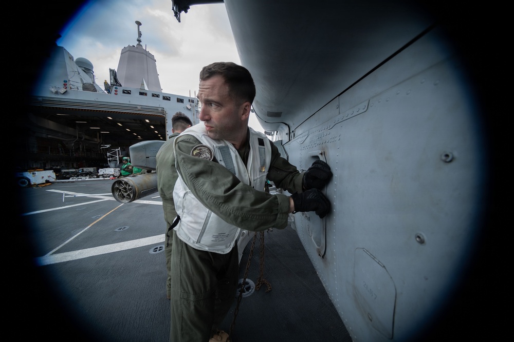 USS New Orleans (LPD 18) and Marine Medium Tiltrotor Squadron (VMM) 265 (Rein.) Conduct Routine Operations
