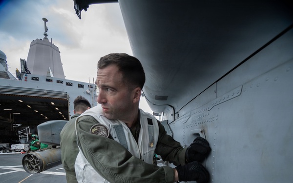 USS New Orleans (LPD 18) and Marine Medium Tiltrotor Squadron (VMM) 265 (Rein.) Conduct Routine Operations