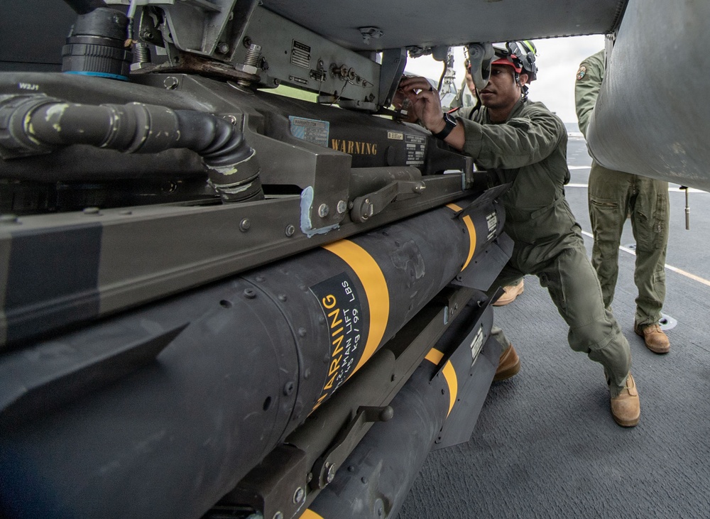 USS New Orleans (LPD 18) and Marine Medium Tiltrotor Squadron (VMM) 265 (Rein.) Conduct Routine Operations