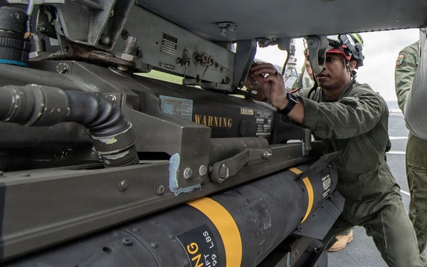 USS New Orleans (LPD 18) and Marine Medium Tiltrotor Squadron (VMM) 265 (Rein.) Conduct Routine Operations