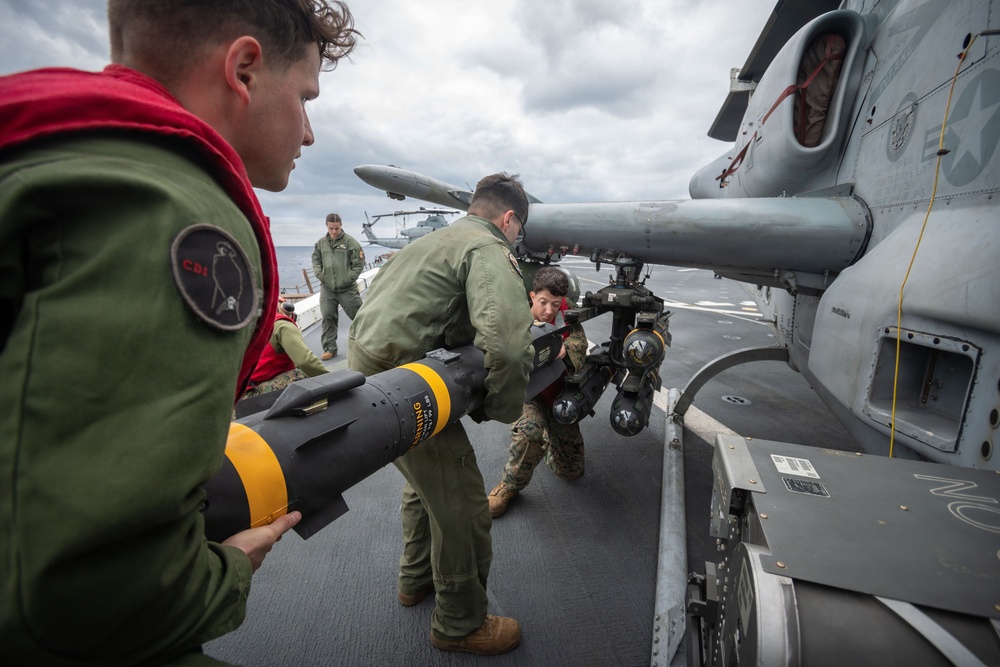 USS New Orleans (LPD 18) and Marine Medium Tiltrotor Squadron (VMM) 265 (Rein.) Conduct Routine Operations