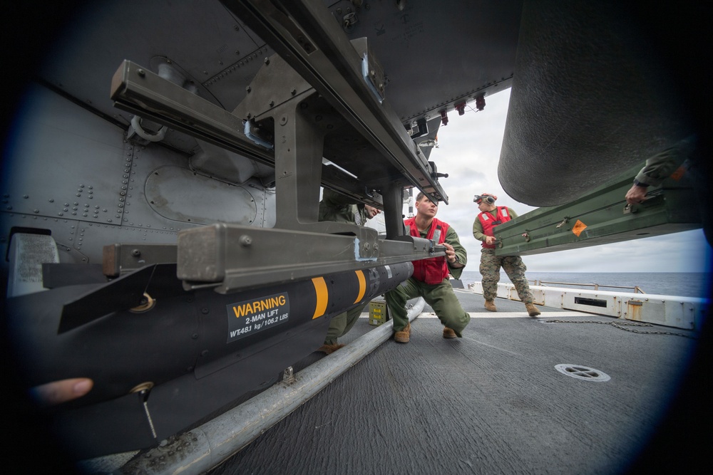 USS New Orleans (LPD 18) and Marine Medium Tiltrotor Squadron (VMM) 265 (Rein.) Conduct Routine Operations