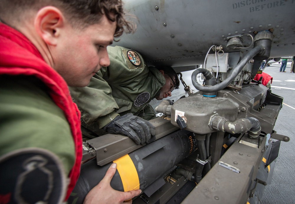 USS New Orleans (LPD 18) and Marine Medium Tiltrotor Squadron (VMM) 265 (Rein.) Conduct Routine Operations