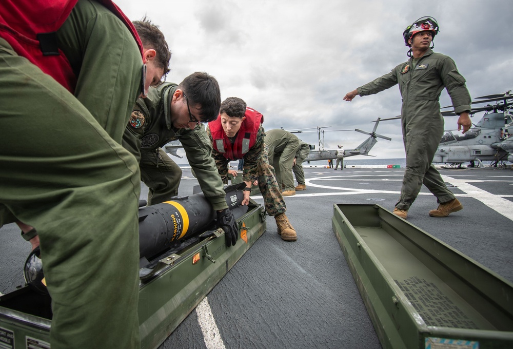 USS New Orleans (LPD 18) and Marine Medium Tiltrotor Squadron (VMM) 265 (Rein.) Conduct Routine Operations