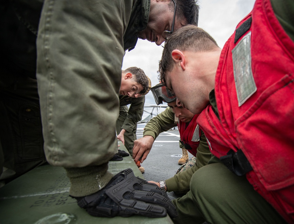 USS New Orleans (LUSS New Orleans (LPD 18) and Marine Medium Tiltrotor Squadron (VMM) 265 (Rein.) Conduct Routine OperationsPD 18) and Marine Medium Tiltrotor Squadron (VMM) 265 (Rein.) Handle Aviation Ordnance
