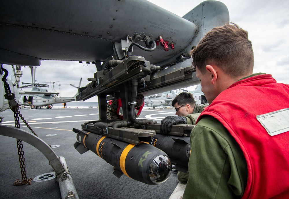 USS New Orleans (LPD 18) and Marine Medium Tiltrotor Squadron (VMM) 265 (Rein.) Conduct Routine Operations