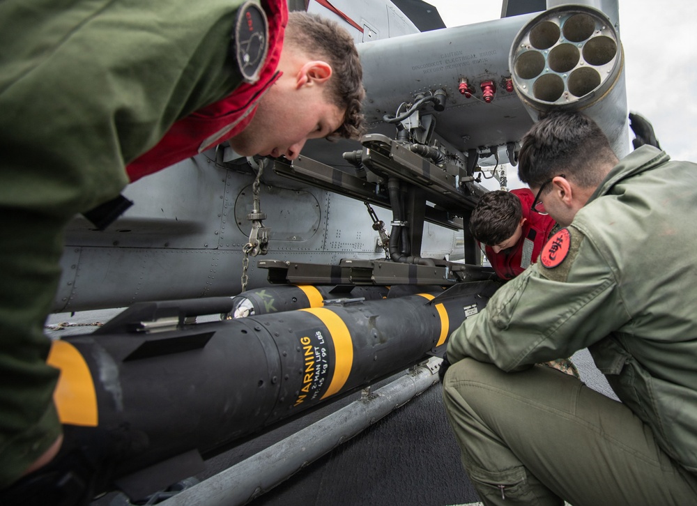 USS New Orleans (LPD 18) and Marine Medium Tiltrotor Squadron (VMM) 265 (Rein.) Conduct Routine Operations