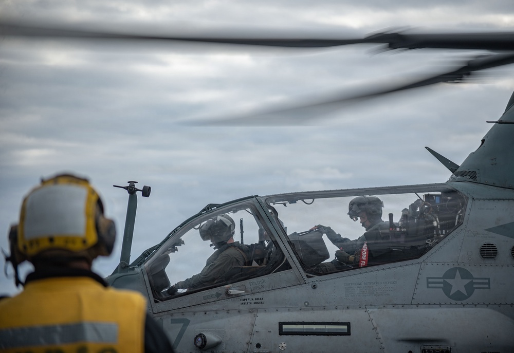 USS New Orleans (LPD 18) and Marine Medium Tiltrotor Squadron (VMM) 265 (Rein.) Conduct Flight Operations