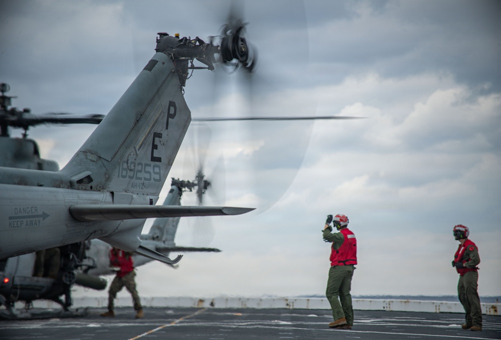 USS New Orleans (LPD 18) and Marine Medium Tiltrotor Squadron (VMM) 265 (Rein.) Conduct Flight Operations