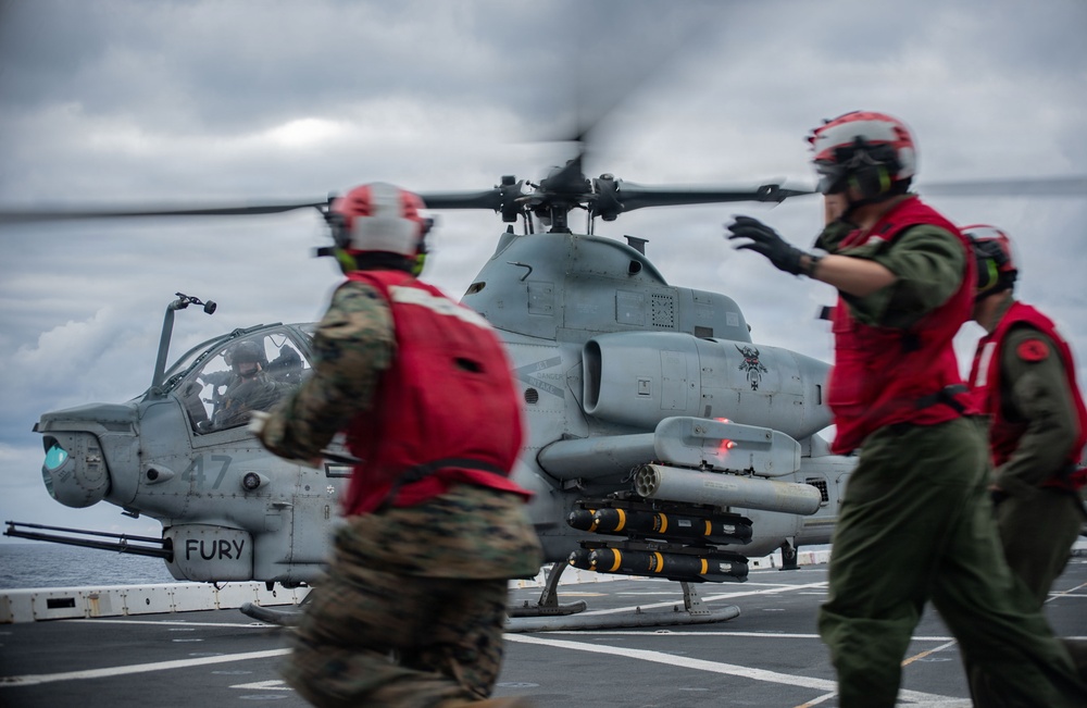 USS New Orleans (LPD 18) and Marine Medium Tiltrotor Squadron (VMM) 265 (Rein.) Conduct Flight Operations