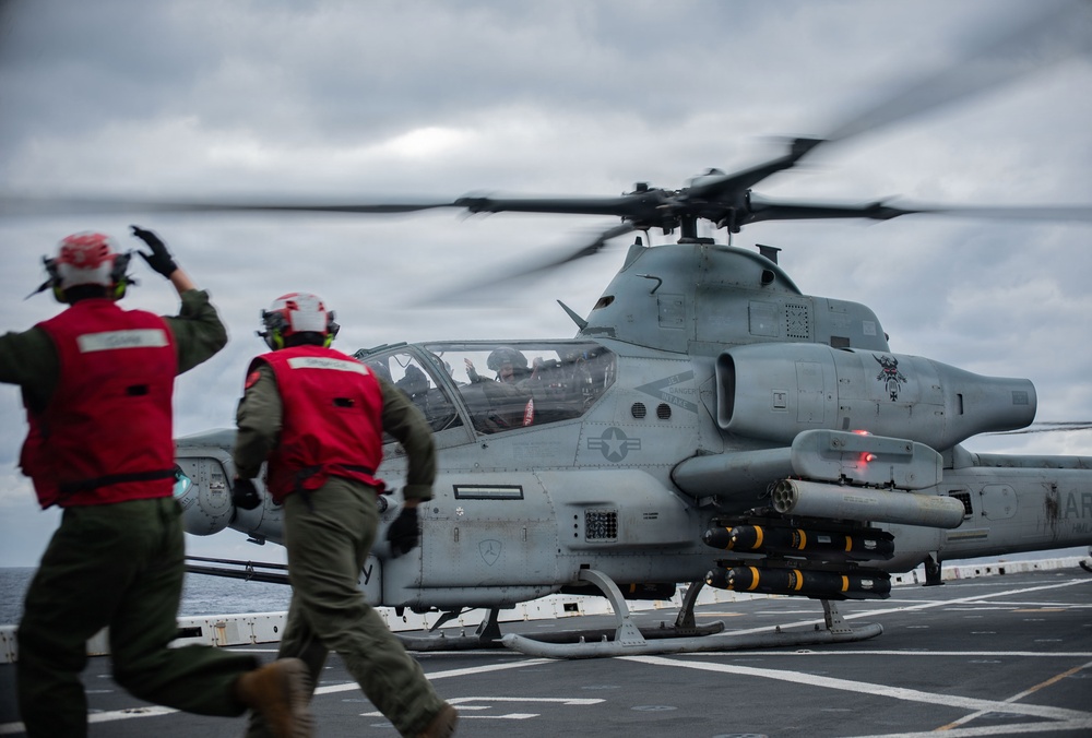 USS New Orleans (LPD 18) and Marine Medium Tiltrotor Squadron (VMM) 265 (Rein.) Conduct Flight Operations