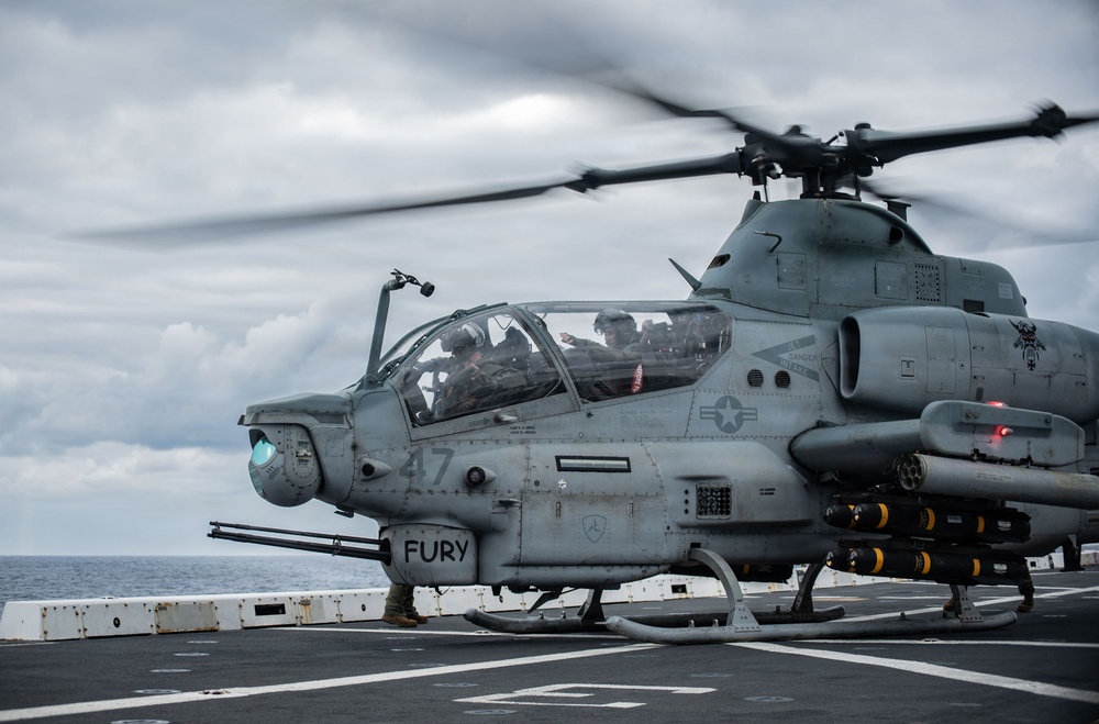 USS New Orleans (LPD 18) and Marine Medium Tiltrotor Squadron (VMM) 265 (Rein.) Conduct Flight Operations