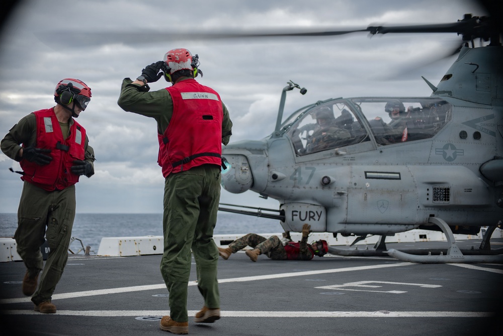 USS New Orleans (LPD 18) and Marine Medium Tiltrotor Squadron (VMM) 265 (Rein.) Conduct Flight Operations