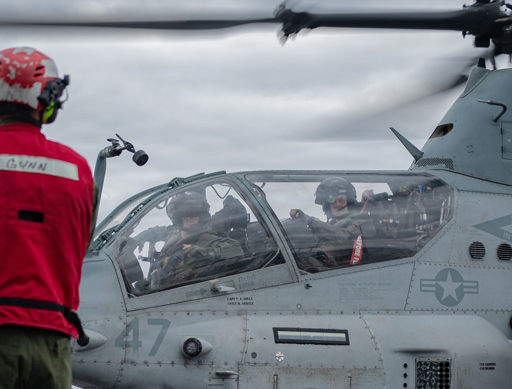 USS New Orleans (LPD 18) and Marine Medium Tiltrotor Squadron (VMM) 265 (Rein.) Conduct Flight Operations
