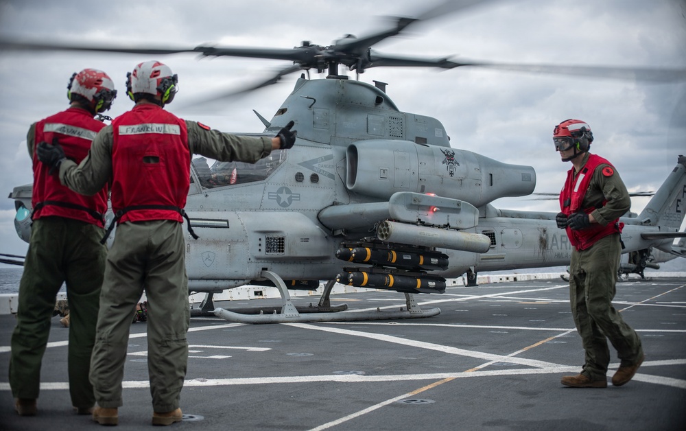 USS New Orleans (LPD 18) and Marine Medium Tiltrotor Squadron (VMM) 265 (Rein.) Conduct Flight Operations