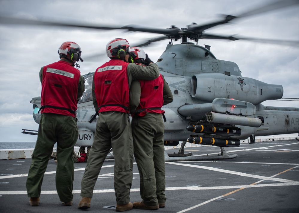 USS New Orleans (LPD 18) and Marine Medium Tiltrotor Squadron (VMM) 265 (Rein.) Conduct Flight Operations