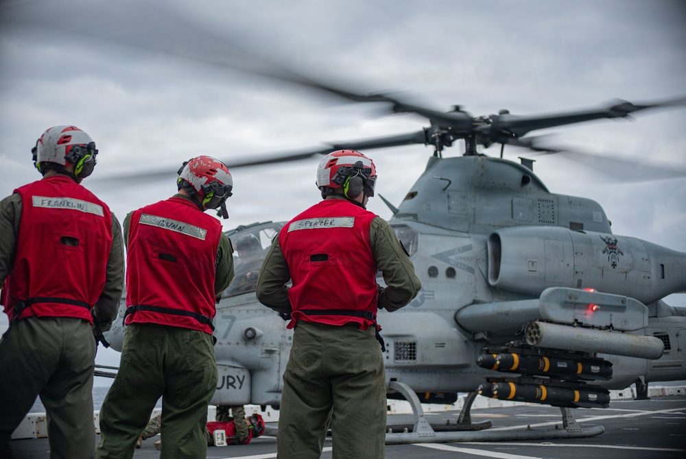 USS New Orleans (LPD 18) and Marine Medium Tiltrotor Squadron (VMM) 265 (Rein.) Conduct Flight Operations