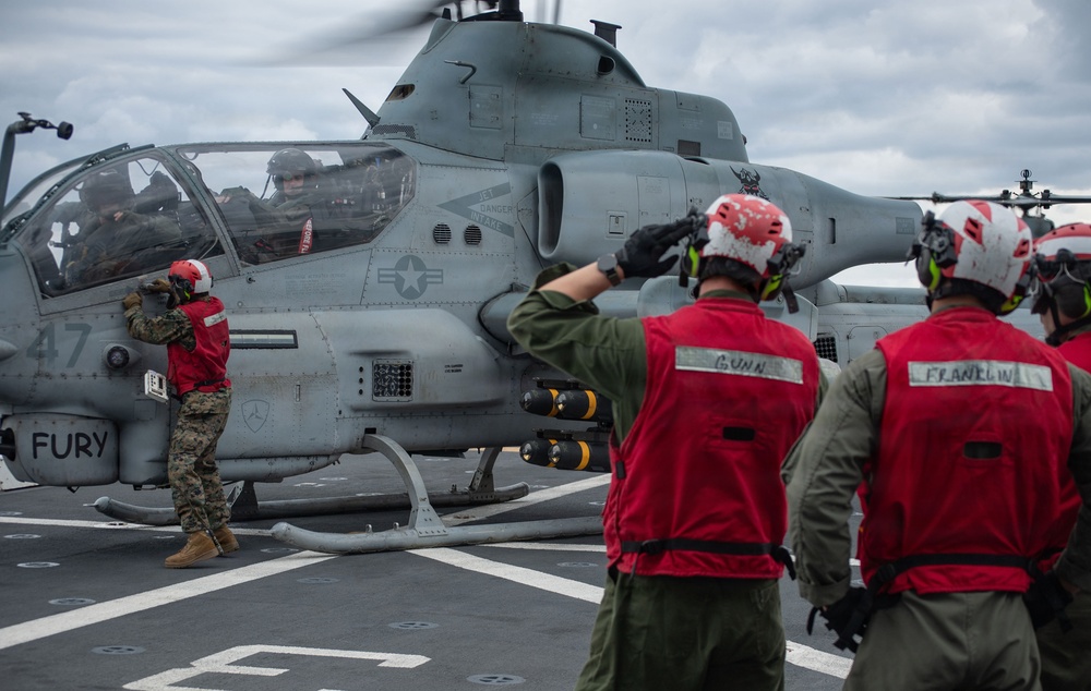 USS New Orleans (LPD 18) and Marine Medium Tiltrotor Squadron (VMM) 265 (Rein.) Conduct Flight Operations