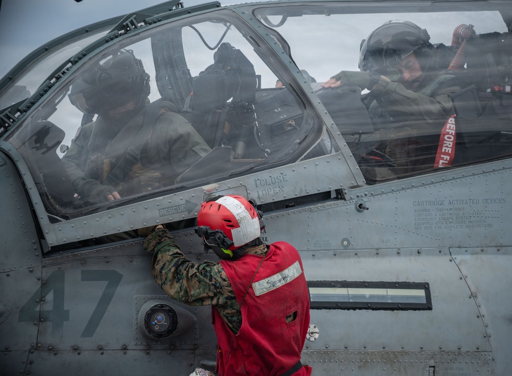 USS New Orleans (LPD 18) and Marine Medium Tiltrotor Squadron (VMM) 265 (Rein.) Conduct Flight Operations